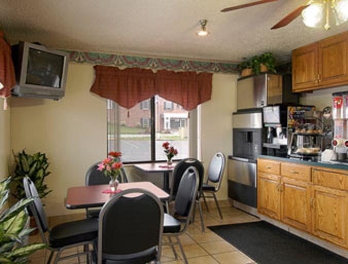 Super 8 Martinsburg Hotel Restaurante foto